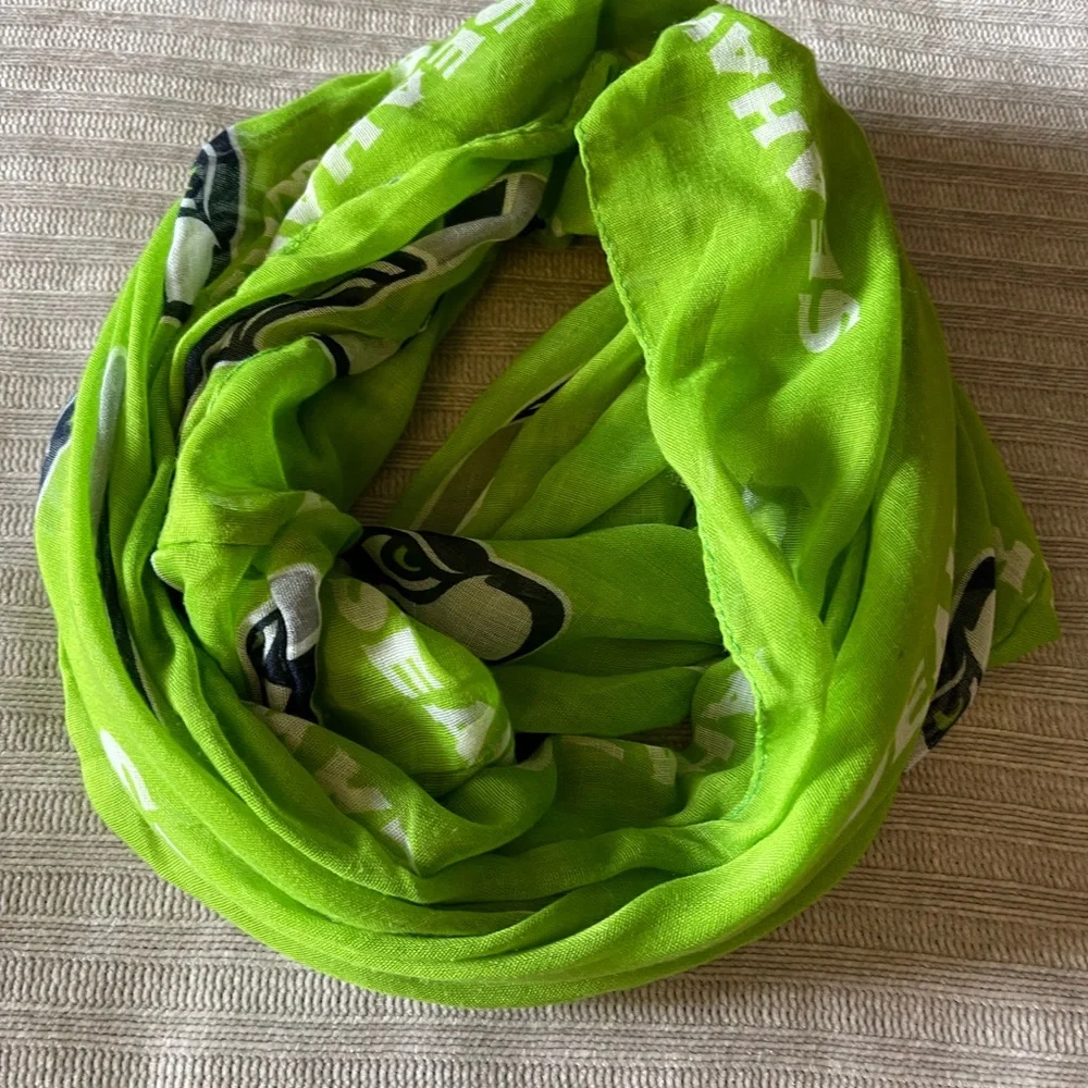 Seattle Seahawks Green Infinity Scarf - 12-Man Support